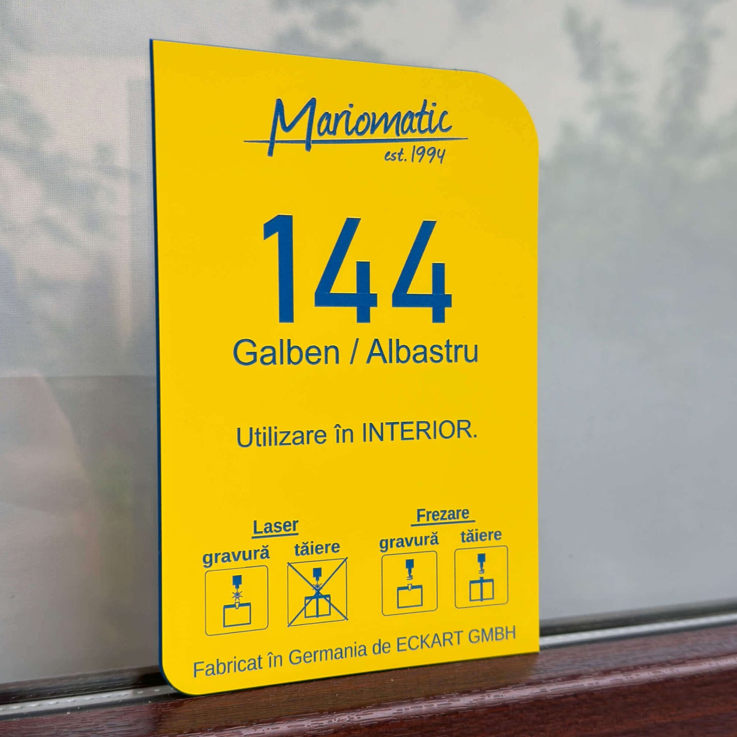 Material Gravua Mecanica Galben / Albastru. Material destinat placutelor puse in interiorul cladirilor si ferit de raze UV si intemperii.