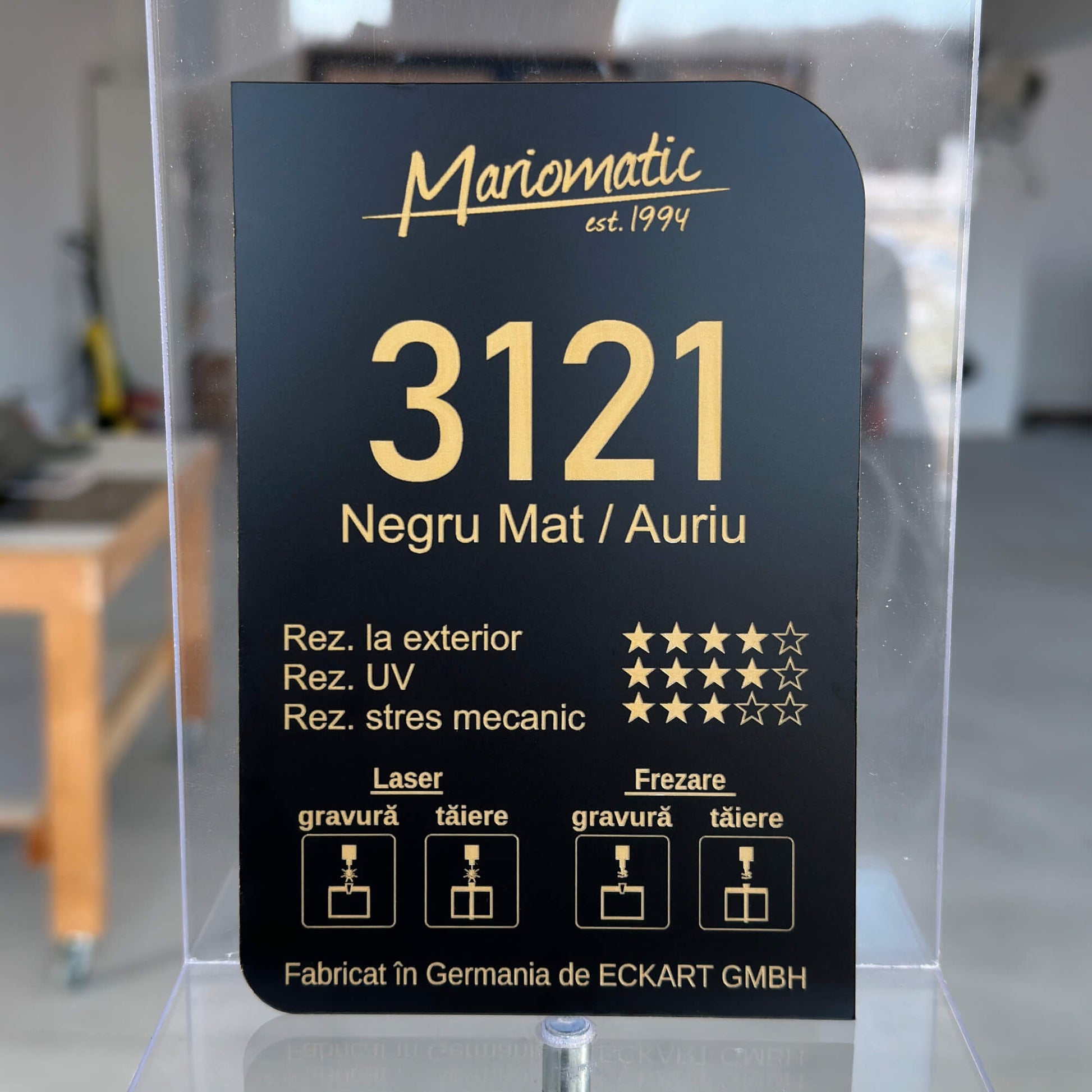 Material Gravura Laser Negru Auriu Exterior