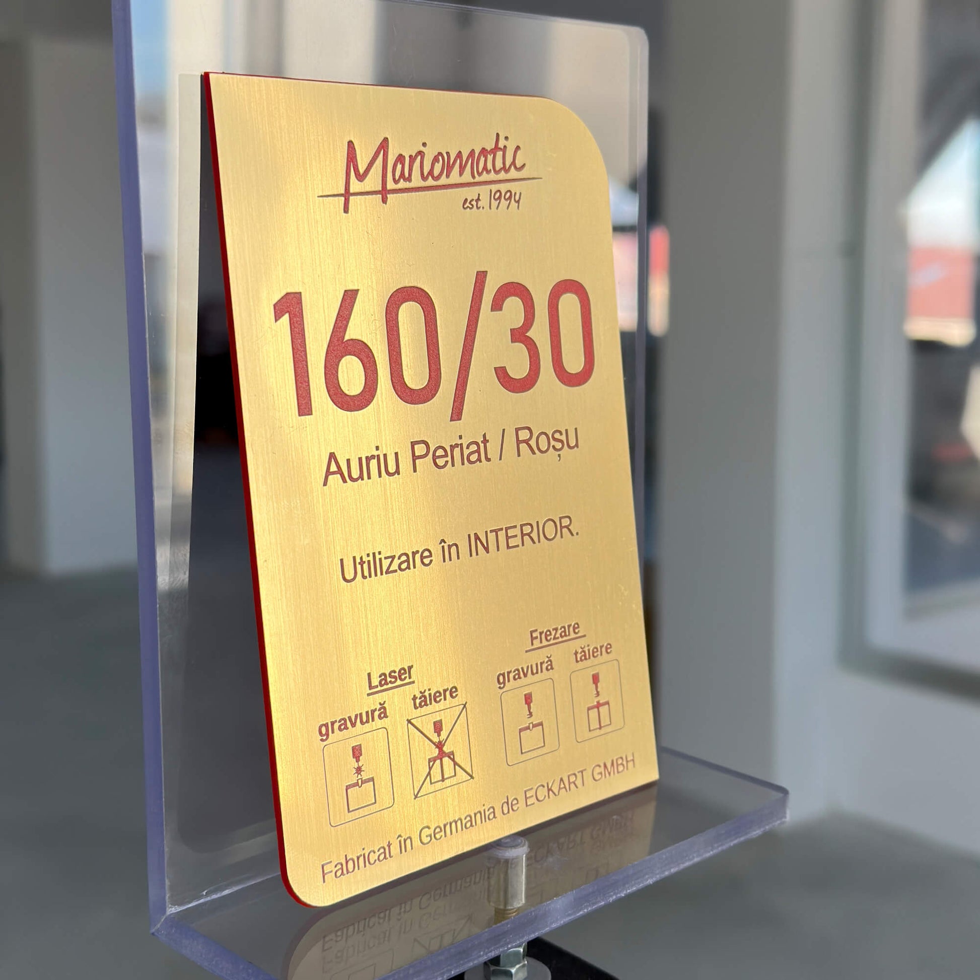 Material Gravura Auriu Rosu mecanica