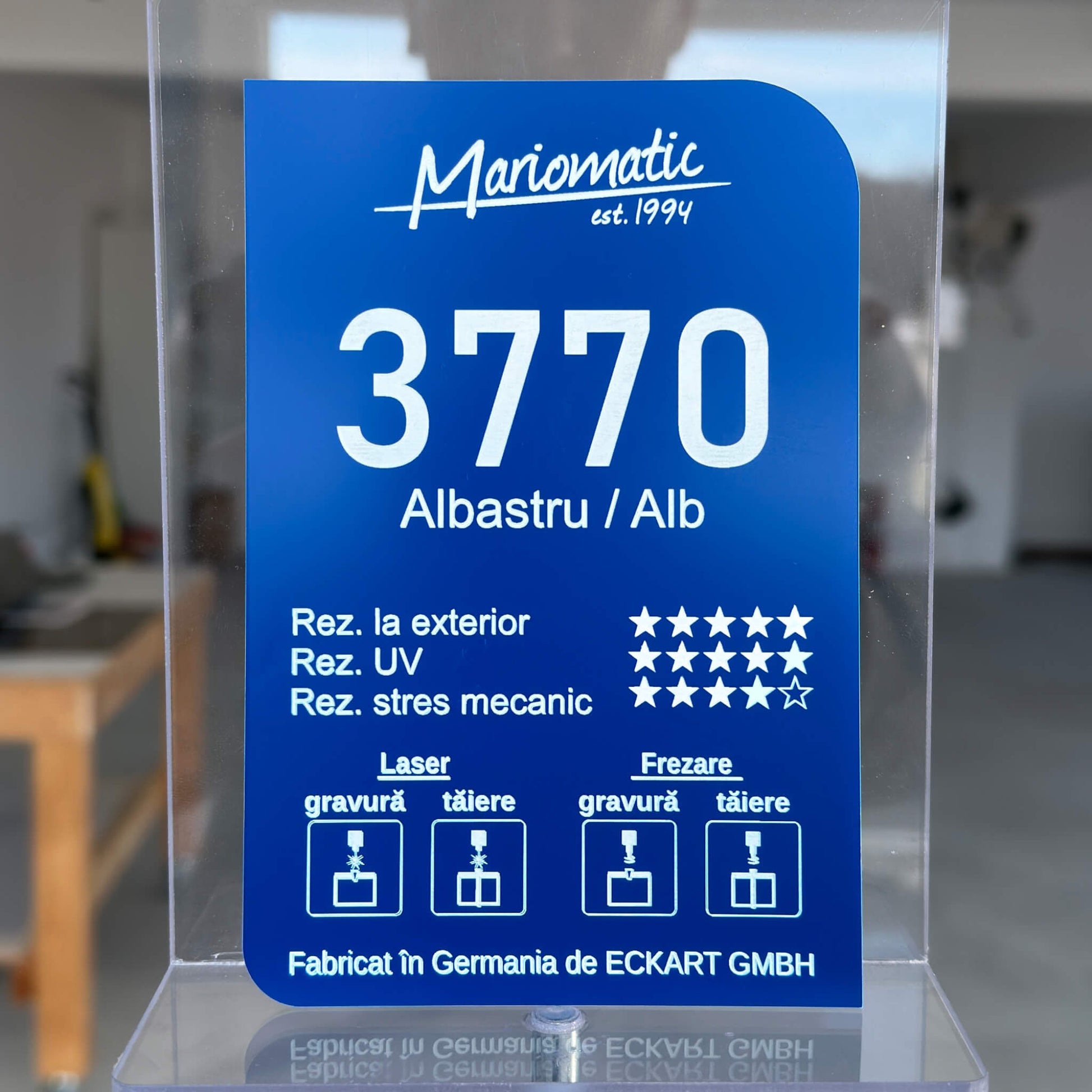Material de gravura laser dublustrat Albastru/Alb 3770, cu rezistenta UV si la exterior, fabricat in Germania de Eckart GmbH.