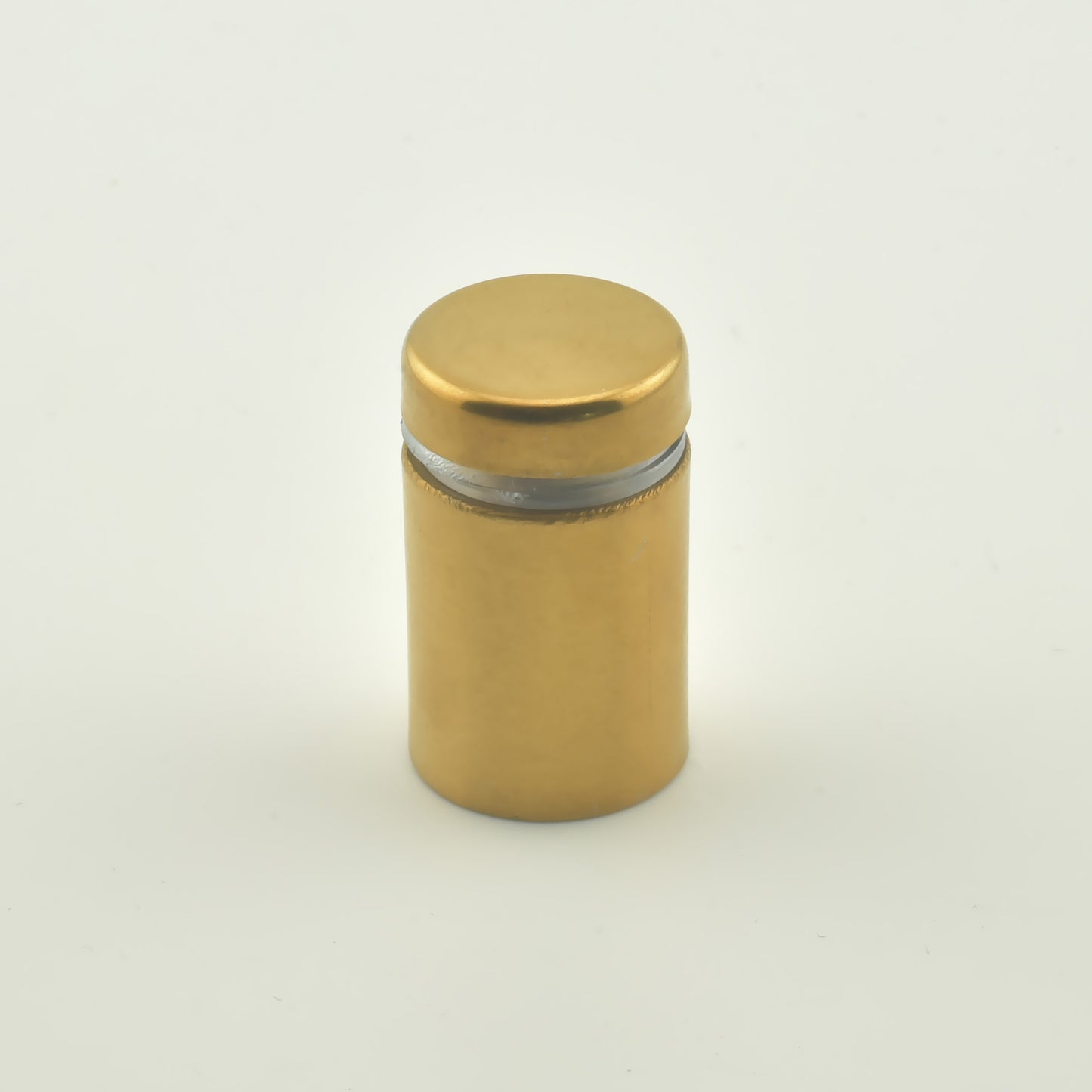 Distantier din inox de culoare aurie, forma cilindrica simpla, asezat vertical.
