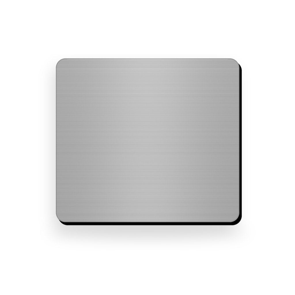 Ecuson negravat 5 × 5,6 cm, argintiu cu strat negru, pregătit pentru gravură laser.