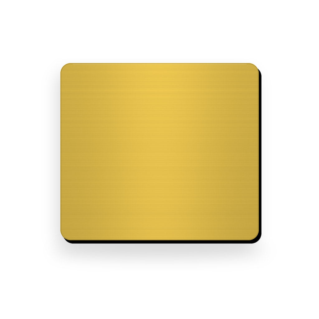 Ecuson negravat 5 × 5,6 cm, auriu cu strat negru, pregătit pentru gravură laser.