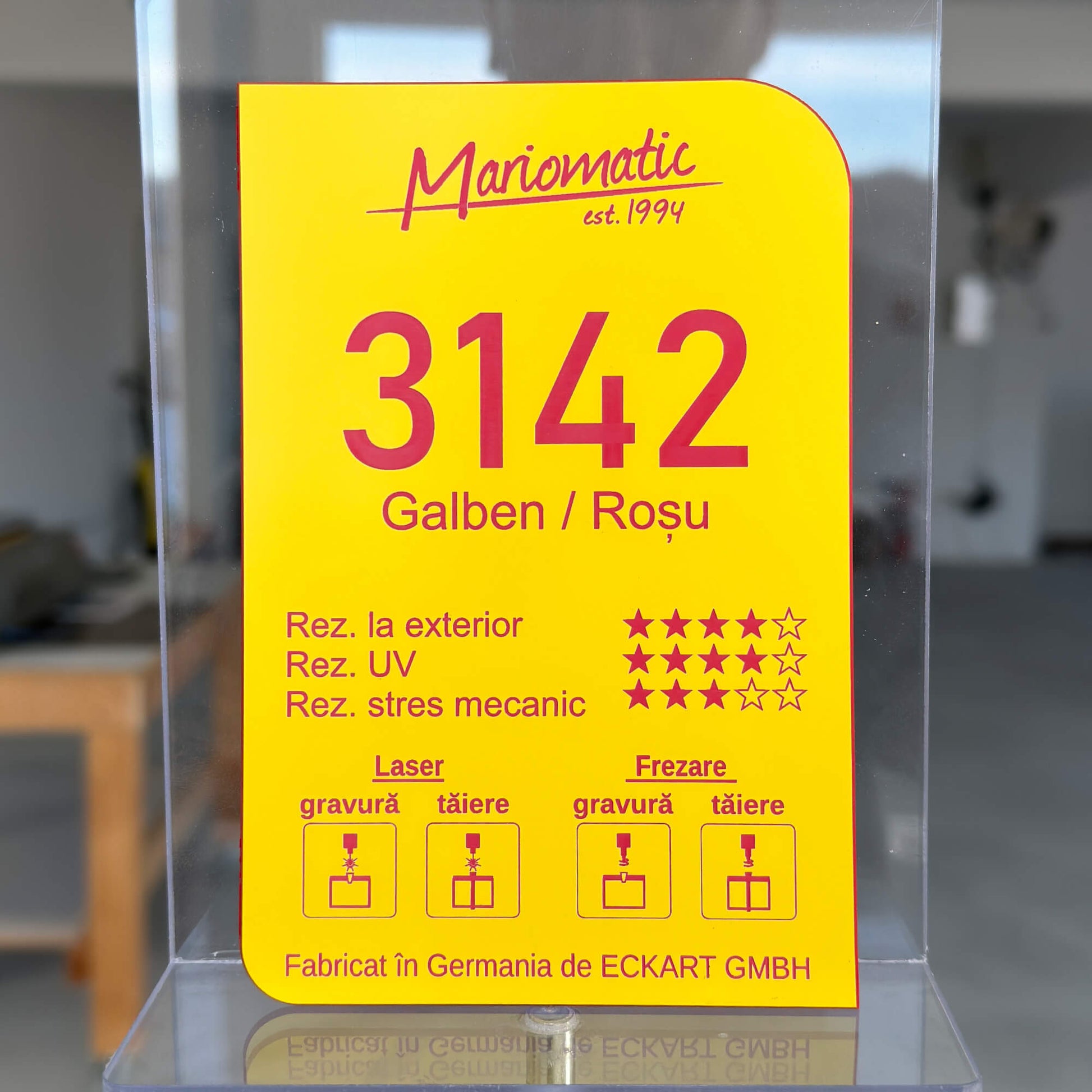 Material gravura laser dublustrat galben cu miez negru, cod 3142, pentru etichete de exterior.